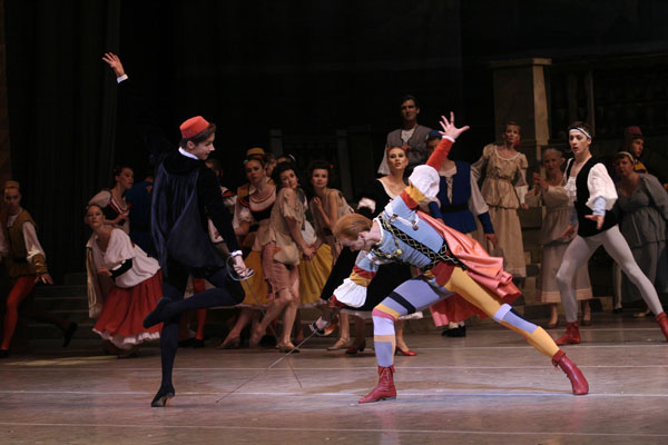 Mariinskys Romeo & Juliet. Source: Mariinsky Theatre. Copyright belongs to its respective owners.