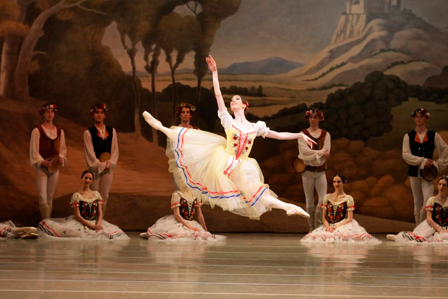 Орыс порносы әпкесіне тыңшылық жасады Ресейдегі әйелдер секс кештері