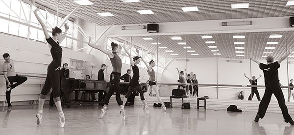 A rehearsal of the ballet<i> In the Middle, Somewhat Elevated 