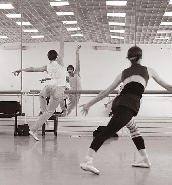 Konstantin Zverev and Anna Lavrinenko at a rehearsal of the ballet <i>In the Middle, Somewhat Elevated </i>