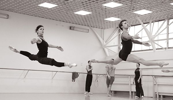 Yekaterina Ivannikova and Filipp Styopin at a rehearsal of the ballet <i>The Vertiginous Thrill of Exactitude </i>