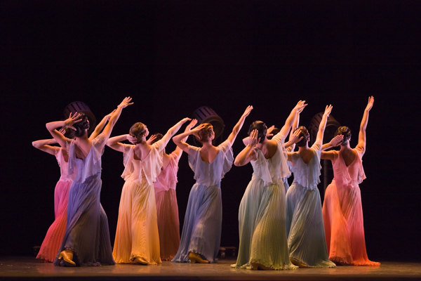 Scene from the ballet <Elegía - Homenaje>. Photo by Jesus Vallinas